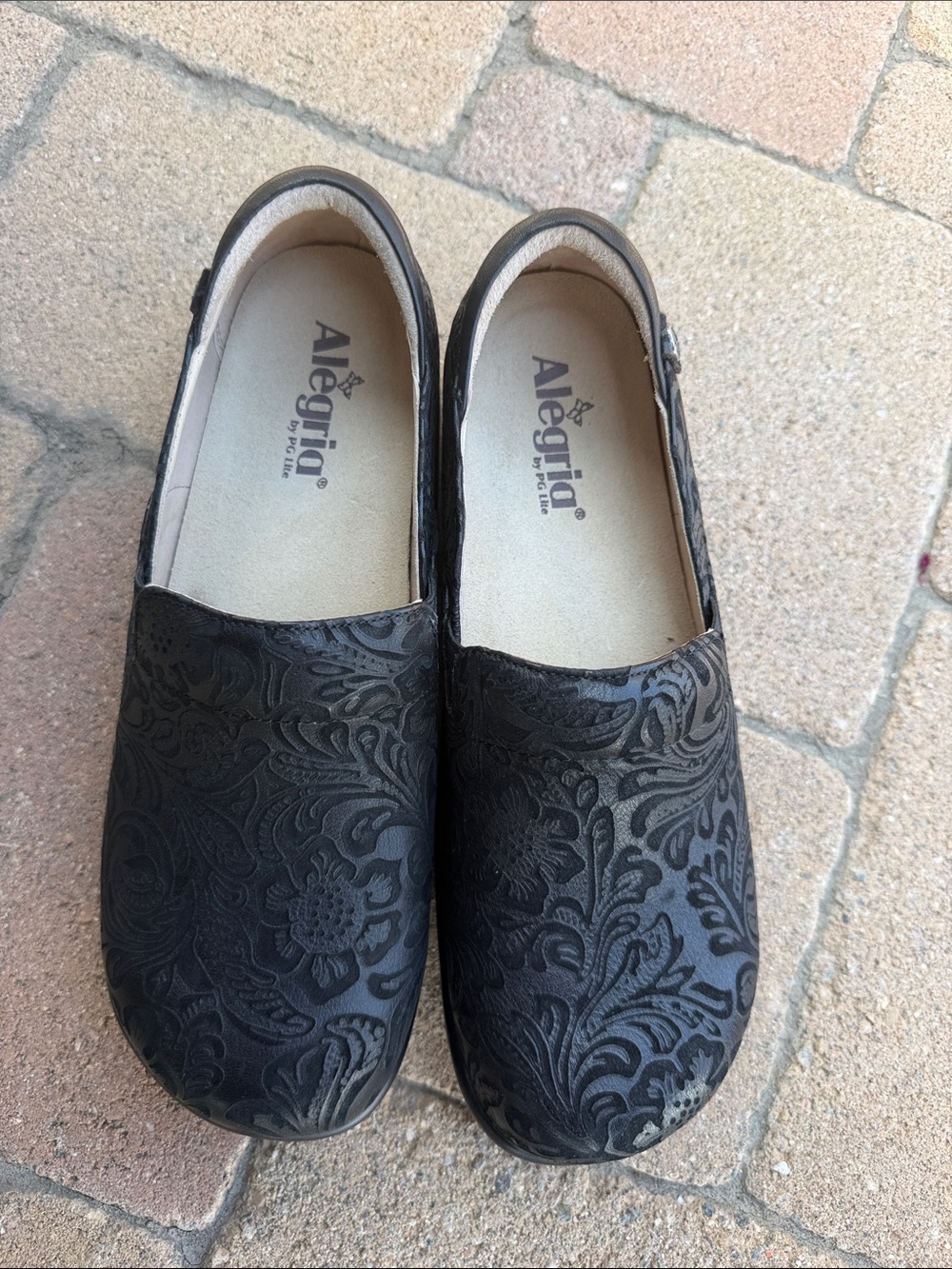 Alegria Black Embossed Floral Slip-On Clogs
New
EU 40